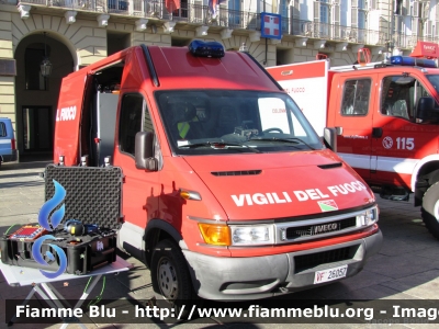 Iveco Daily III serie
Vigili del Fuoco
Comando Provinciale di Torino
Nucleo USAR
Unità per interventi speciali
VF 26057
Parole chiave: Iveco Daily_IIIserie VF26057 Santa_Barbara_VVF_2012