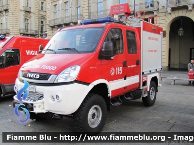 Iveco Daily 55S17 4x4 IV serie restyle
Vigili del Fuoco 
Comando Provinciale di Torino
Colonna Mobile Regionale
Polisoccorso allestimento Iveco-Magirus
VF 26758
Parole chiave: Iveco Daily_55S17_4x4_IVserie_restyle VF26758 Santa_Barbara_VVF_2012