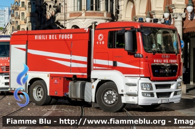 Man TGS 18.320 I serie
Vigili del Fuoco
Comando Provinciale di Torino
AutoBottePompa allestimento Bai
VF 27982
Parole chiave: Man TGS_18.320_Iserie VF27982