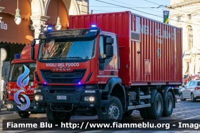 Iveco Trakker AD380T36W III serie
Vigili del Fuoco
Comando Provinciale di Torino
Nucleo NBCR
VF 33221
Parole chiave: Iveco Trakker_AD380T36W_IIIserie VF33221