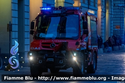 Mercedes-Benz Unimog U219
Vigili del Fuoco
Comando Provinciale di Torino
Automezzo AIB allestimento BAI
VF 32689
Parole chiave: Mercedes-Benz Unimog_U219 VF32689