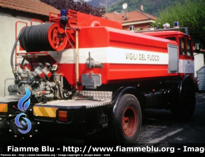 Iveco OM 155
Vigili del Fuoco
Comando Provinciale di Torino
Distaccamento di Torre Pellice (TO)
AutoBottePompa
VF 10847
Parole chiave: Iveco OM 155 VF10847