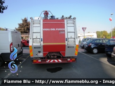 Iveco 190-35
Vigili del Fuoco
Comando Provinciale di Torino
Distaccamento di Riva presso Chieri (TO)
AutoPompaSerbatoio allestimento Baribbi
VF 12494
Parole chiave: Iveco 190-35 VF12494