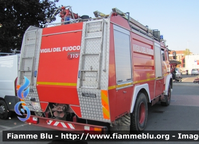 Iveco 190-35
Vigili del Fuoco
Comando Provinciale di Torino
Distaccamento di Riva presso Chieri (TO)
AutoPompaSerbatoio allestimento Baribbi
VF 12494
Parole chiave: Iveco 190-35 VF12494