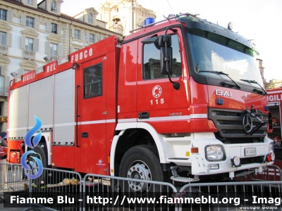 Mercedes-Benz Actros 1832 II serie
Vigili del Fuoco
Comando Provinciale di Torino
AutoPompaSerbatoio bimodale (strada-rotaia) allestimento Bai
VF 24126
Parole chiave: Mercedes-Benz Actros_1823_IIserie VF24126 Santa_Barbara_VVF_2012