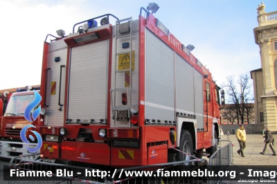 Mercedes-Benz Actros 1832 II serie
Vigili del Fuoco
Comando Provinciale di Torino
AutoPompaSerbatoio bimodale (strada-rotaia) allestimento Bai
VF 24126
Parole chiave: Mercedes-Benz Actros_1823_IIserie VF24126 Santa_Barbara_VVF_2012