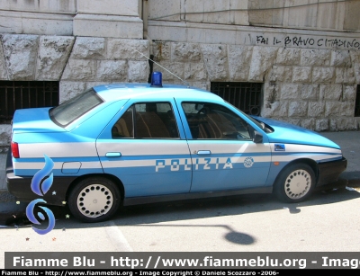 Alfa Romeo 155 II serie
Polizia di Stato
ex autovettura in forza alla Polizia Stradale, poi transitata alla Squadra Volanti, notare il "disco" sul tetto tipico delle auto della PolStrada. Numero Aereo 202
Parole chiave: Alfa_Romeo 155_IIserie PS Squadra_Volante