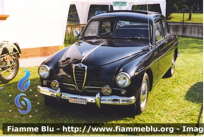 Alfa Romeo 1900 Super
Polizia di Stato
Squadra Mobile
Polizia 21633
Veicolo restaurato e qui esposto durante la inaugurazione del Museo del Modellismo Storico "Leonello Cinelli"
Parole chiave: Alfa-Romeo 1900 Super Squadra Mobile POLIZIA21633