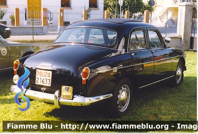 Alfa Romeo 1900 Super
Polizia di Stato
Squadra Mobile
Polizia 21633
Veicolo restaurato e qui esposto durante la inaugurazione del Museo del Modellismo Storico "Leonello Cinelli"
Parole chiave: Alfa-Romeo 1900 Super Squadra Mobile POLIZIA21633