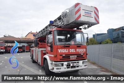 Iveco EuroFire 150E27 I serie
Vigili del Fuoco
Comando provinciale di Lucca
Distacamento Permanente di Viareggio
Autoscala da 37 metri allestimento Iveco-Magirus
VF 18697
Parole chiave: Iveco EuroFire 150E27 I serie VF18697 Santa_Barbara_2022