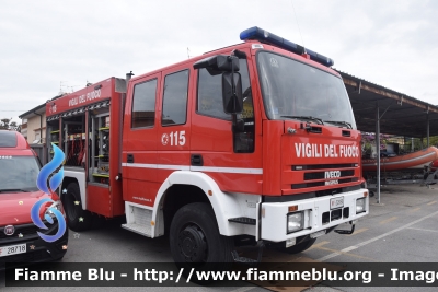 Iveco EuroFire 140E28 4x4 I serie
Vigili del Fuoco
Comando provinciale di Lucca
Distacamento Permanente di Viareggio
AutoPompaSerbatoio allestimento Iveco-Magirus
VF 22690
Parole chiave: Iveco EuroFire_140E28_4x4_Iserie VF22690 Santa_Barbara_2022