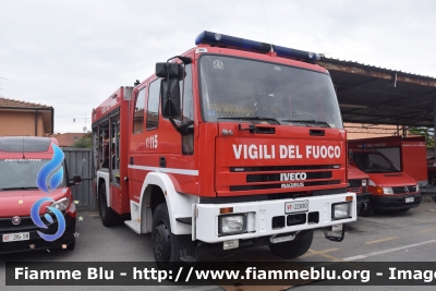 Iveco EuroFire 140E28 4x4 I serie
Vigili del Fuoco
Comando provinciale di Lucca
Distacamento Permanente di Viareggio
AutoPompaSerbatoio allestimento Iveco-Magirus
VF 22690
Parole chiave: Iveco EuroFire_140E28_4x4_Iserie VF22690 Santa_Barbara_2022