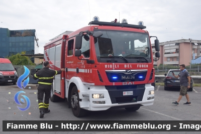 Man TGM 15.250 III serie
Vigili del Fuoco
Comando provinciale di Lucca
Distacamento Permanente di Viareggio
AutoPompaSerbatoio allestimento BAI
VF 31744
Parole chiave: Man TGM_15.250_IIIserie VF31744 Santa_Barbara_2022