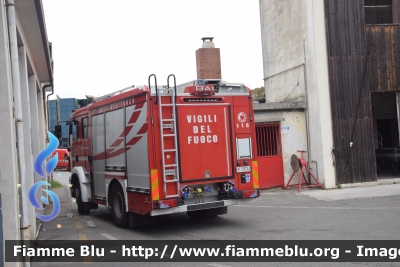 Man TGM 15.250 III serie
Vigili del Fuoco
Comando provinciale di Lucca
Distacamento Permanente di Viareggio
AutoPompaSerbatoio allestimento BAI
VF 31744
Parole chiave: Man TGM_15.250_IIIserie VF31744 Santa_Barbara_2022