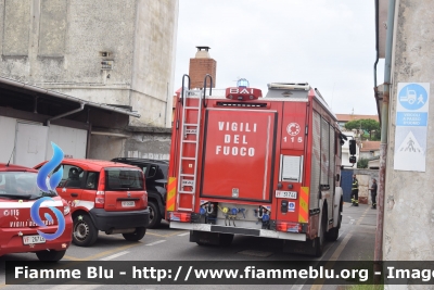 Man TGM 15.250 III serie
Vigili del Fuoco
Comando provinciale di Lucca
Distacamento Permanente di Viareggio
AutoPompaSerbatoio allestimento BAI
VF 31744
Parole chiave: Man TGM_15.250_IIIserie VF31744 Santa_Barbara_2022