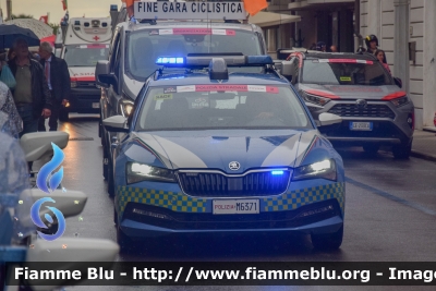 Skoda Superb Wagon III serie restyle
Polizia di Stato
Polizia Stradale
POLIZIA M6371
Auto 2
in scorta al Giro d'Italia 2022
Parole chiave: Skoda Superb_Wagon_IIIserie_restyle POLIZIAM6371 Giro_D_Italia_2023