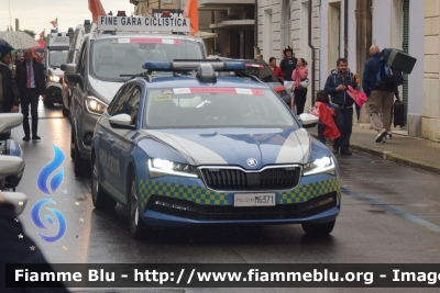 Skoda Superb Wagon III serie restyle
Polizia di Stato
Polizia Stradale
POLIZIA M6371
Auto 2
in scorta al Giro d'Italia 2022
Parole chiave: Skoda Superb_Wagon_IIIserie_restyle POLIZIAM6371 Giro_D_Italia_2023