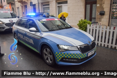 Skoda Superb Wagon III serie restyle
Polizia di Stato
Polizia Stradale
POLIZIA M6371
Auto 2
in scorta al Giro d'Italia 2022
Parole chiave: Skoda Superb_Wagon_IIIserie_restyle POLIZIAM6371 Giro_D_Italia_2023