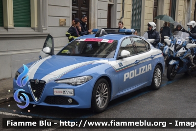 Alfa Romeo Nuova Giulia
Polizia di Stato
Polizia Stradale
POLIZIA M7734
Auto 1
in scorta al Giro d'Italia 2023
Parole chiave: Alfa-Romeo Nuova_Giulia POLIZIAM7734 Giro_D_Italia_2023