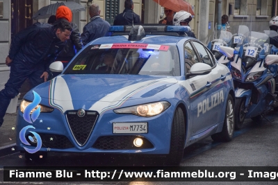 Alfa Romeo Nuova Giulia
Polizia di Stato
Polizia Stradale
POLIZIA M7734
Auto 1
in scorta al Giro d'Italia 2023
Parole chiave: Alfa-Romeo Nuova_Giulia POLIZIAM7734 Giro_D_Italia_2023