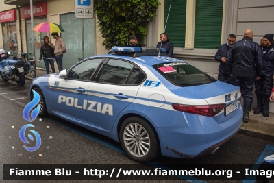 Alfa Romeo Nuova Giulia
Polizia di Stato
Polizia Stradale
POLIZIA M7734
Auto 1
in scorta al Giro d'Italia 2023
Parole chiave: Alfa-Romeo Nuova_Giulia POLIZIAM7734 Giro_D_Italia_2023