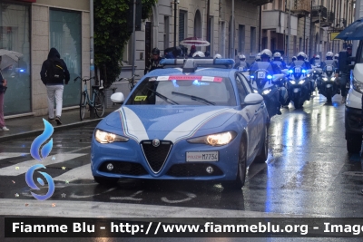 Alfa Romeo Nuova Giulia
Polizia di Stato
Polizia Stradale
POLIZIA M7734
Auto 1
in scorta al Giro d'Italia 2023
Parole chiave: Alfa-Romeo Nuova_Giulia POLIZIAM7734 Giro_D_Italia_2023