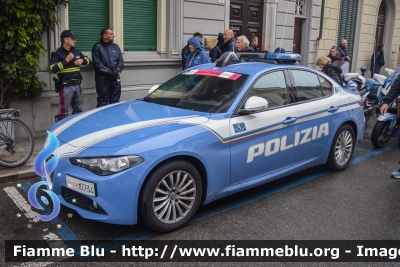 Alfa Romeo Nuova Giulia
Polizia di Stato
Polizia Stradale
POLIZIA M7734
Auto 1
in scorta al Giro d'Italia 2023
Parole chiave: Alfa-Romeo Nuova_Giulia POLIZIAM7734 Giro_D_Italia_2023