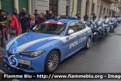 Alfa Romeo Nuova Giulia
Polizia di Stato
Polizia Stradale
POLIZIA M7734
Auto 1
in scorta al Giro d'Italia 2023
Parole chiave: Alfa-Romeo Nuova_Giulia POLIZIAM7734 Giro_D_Italia_2023