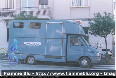 Iveco Daily II serie
Polizia di Stato
Reparto a Cavallo
POLIZIA A2289
Parole chiave: Iveco Daily_IIserie PoliziaA2289