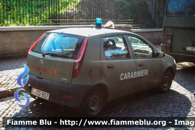 Fiat Punto III serie
Carabinieri
Polizia Militare presso l'Esercito
EI CG 907
Parole chiave: Fiat Punto_IIIserie EICG907 Festa_della_Republica_2012