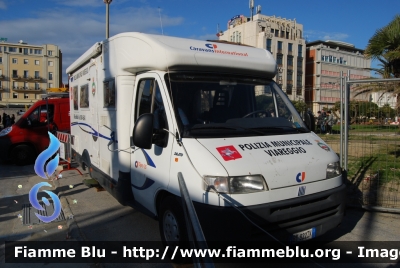 C.I. Cipro 35 Fiat Ducato II serie 2.8 jtd
Polizia Municipale Viareggio
Ufficio Mobile dall' Agosto 2016
già Progetto Camper della Solidarietà del Comune di Viareggio
targa BY 922 ZK
Parole chiave: C.I. Cipro 35 Fiat Ducato II serie 2.8 jtd PM Viareggio