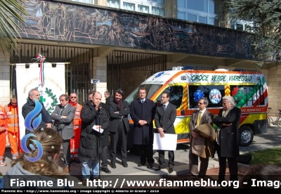 Fiat Ducato X250
43 - Pubblica Assistenza Croce Verde Viareggio
Trasporto Neonatale
L'ambulanza è un regalo della popolazione della vicina città di Pisa, come risarcimento morale per le ambulanze perse durante l'incidente ferroviario del 29 giugno 2009. Qui vediamo gli amministratori delle due città Viareggio e Pisa nel momento dell'innaugurazione.
Allestita Mariani Fratelli
Parole chiave: Fiat Ducato_X250 118_Viareggio Ambulanza