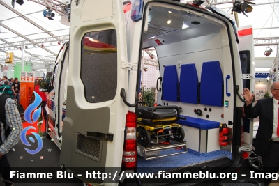 Mercedes-Benz Sprinter III serie
Veicolo promozionale Medi-Car
In esposizione al Rettmobil 2013
Parole chiave: Mercedes-Benz Sprinter_IIIserie Ambulanza Rettmobil_2013