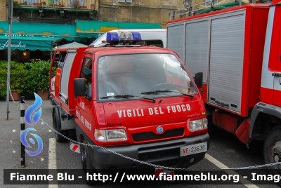 Piaggio Porter Colibrì 4x4 II serie
Vigili del Fuoco
Comando Provinciale di Siena
AutoPompaSerbatoio allestimento Piemme Antincendi
VF 23638
Parole chiave: Piaggio Porter_Colibrì_4x4_IIserie VF23638