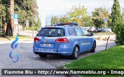 Volkswagen Passat Variant VII serie
Polizia di Stato
Polizia Stradale in servizio sulla rete autostradale SALT
Priva di loghi societari
POLIZIA M0391
Parole chiave: Volkswagen Passat_Variant_VIIserie POLIZIAM0391