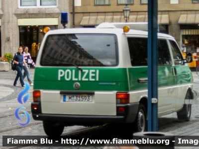 Volkswagen Transporter T4
Bundesrepublik Deutschland - Germania
Landespolizei
Bayern - München
Polizia territoriale della Baviera
- Monaco -
Parole chiave: Volkswagen Transporter_T4