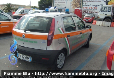 Fiat Punto III Serie
Pubblica Assistenza Croce Verde Lamporecchio
Parole chiave: Fiat Punto_IIIserie 118_Pistoia Automedica Pubblica_Assistenza_Croce_Verde_Lamporecchio