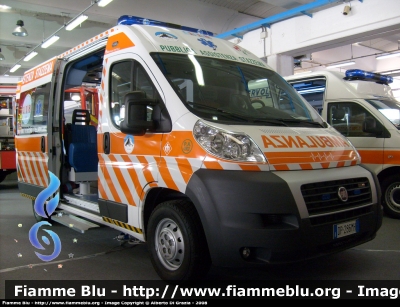 Fiat Ducato X250
Pubblica Assistenza
di Stazzema (LU)
Allestita Mariani Fratelli
Parole chiave: Fiat Ducato_X250 118_Lucca PA_Stazzema Ambulanza Reas_2007