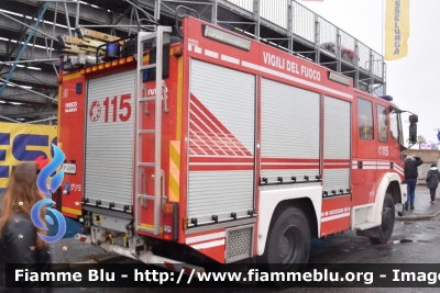 Iveco EuroFire 140E28 4x4 I serie
Vigili del Fuoco
Comando Provinciale di Lucca
AutoPompaSerbatoio allestimento Iveco-Magirus
VF 22690
Parole chiave: Iveco/EuroFire_140E28_4x4_Iserie/VF22690