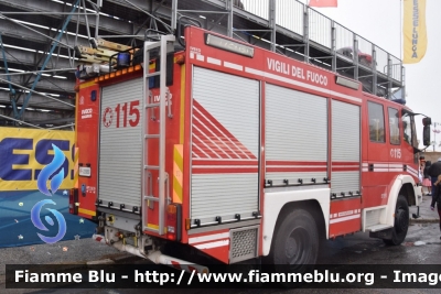 Iveco EuroFire 140E28 4x4 I serie
Vigili del Fuoco
Comando Provinciale di Lucca
AutoPompaSerbatoio allestimento Iveco-Magirus
VF 22690
Parole chiave: Iveco/EuroFire_140E28_4x4_Iserie/VF22690