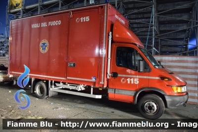 Iveco Daily III serie
Vigili del Fuoco
 Comando provinciale di Lucca
Nucleo NBCR
 Allestimento Sperotto
 VF22826 
Parole chiave: Iveco / Daily_IIIserie / VF22826