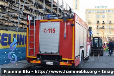 Iveco EuroFire 150E27 I serie
Vigili del Fuoco
Comando Provinciale di Lucca
Distaccamento Permanente di Viareggio (LU)
AutoPompaSerbatoio allestimento Magirus - ricondizionato Fortini
VF 18990
Parole chiave: Iveco/EuroFire/150E27_I_serie/VF18990