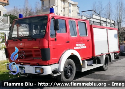 Mercedes-Benz 1222
Servizio Antincendio - Camping dei Tigli - Viareggio
Allestimento Thoma

Parole chiave: Mercedes-Benz 1222