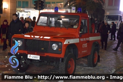 Land Rover Defender 90
Vigili del Fuoco
 Comando Provinciale di Lucca
 Distaccamento di Pietrasanta
 VF 23897 
Parole chiave: Land_Rover / Defender_90 / VF23897