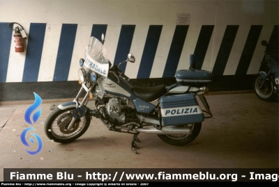 Moto Guzzi 750 Nevada
Polizia di Stato
Polizia Stradale
Parole chiave: Moto-Guzzi 750_Nevada Polizia