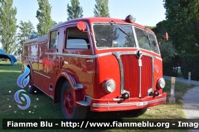 Fiat 666N7
Vigili del Fuoco
Museo Storico dei Vigili del Fuoco di Mantova
AutoPompaSerbatoio allestimento Viberti
VF 3512
Parole chiave: Fiat 666N7