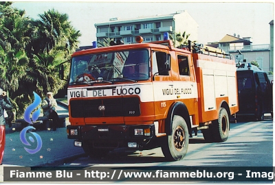 Iveco OM 160
Vigili del Fuoco
Comando Provinciale di Lucca
Distaccamento Permanente di Viareggio
AutoPompaSerbatoio allestimento Baribbi
VF 11939
Parole chiave: Iveco-OM 160 VF11939