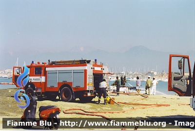 Iveco OM 160
Vigili del Fuoco
Comando Provinciale di Lucca
Distaccamento Permanente di Viareggio
AutoPompaSerbatoio allestimento Baribbi
VF 11939
Parole chiave: Iveco-OM 160 VF11939