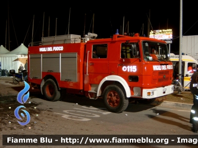 Iveco OM 160
Vigili del Fuoco
Comando Provinciale di Lucca
Distaccamento Permanente di Viareggio
AutoPompaSerbatoio allestimento Baribbi
VF 11939
Parole chiave: Iveco-OM 160 VF11939