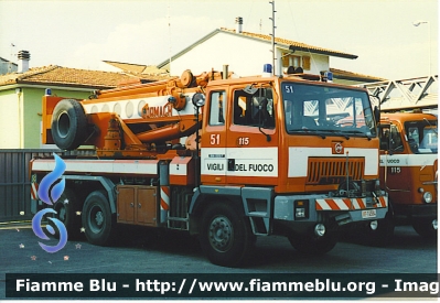 Astra BM305F
Vigili del Fuoco
Comando Provinciale di Lucca
Distaccamento Permanente di Viareggio
AutoGru da 30 ton allestimento Cormach
VF 14584
Parole chiave: Astra BM305F VF14584